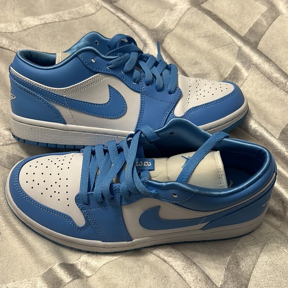 Nike wmns Air Jordan Low 8.5 (UNC) - Picture 3 of 5